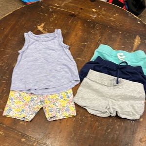 Lot of toddle girl short and outfit … 4 shorts with interchangeable top !